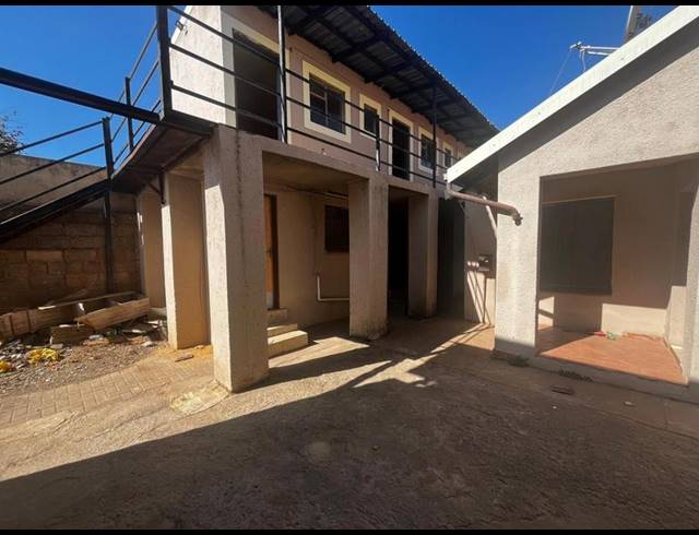 21 BEDROOM HOUSE FOR SALE IN PROTEA SOUTH